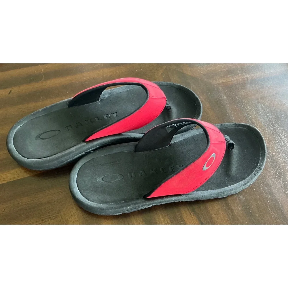 Oakley Flip Flop Sandals Red Black Logo Men Size 11 Sport Beach Slide 15030-455